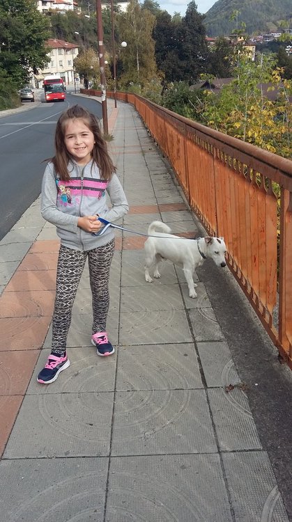 Дъщеричката на Милена се радва на Ру, макар че ще й е тъжно да се раздели с него