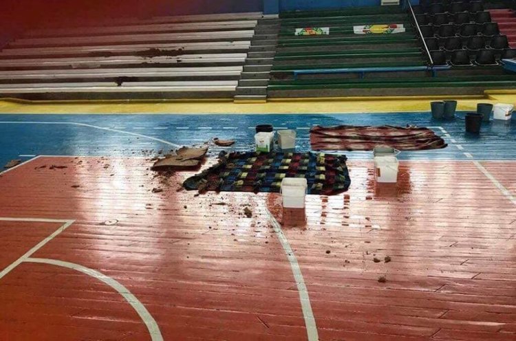 Таванът на зала „Арпезос“ падна, за малко не пострада легендата Невен Нешев