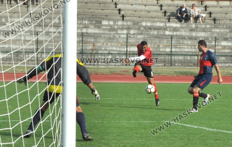 ФК „Хасково 1957“ областен шампион при ветераните, Бабангида с хеттрик