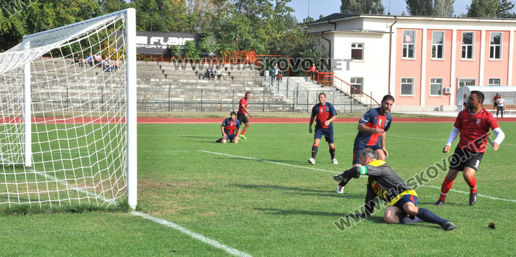 ФК „Хасково 1957“ областен шампион при ветераните, Бабангида с хеттрик