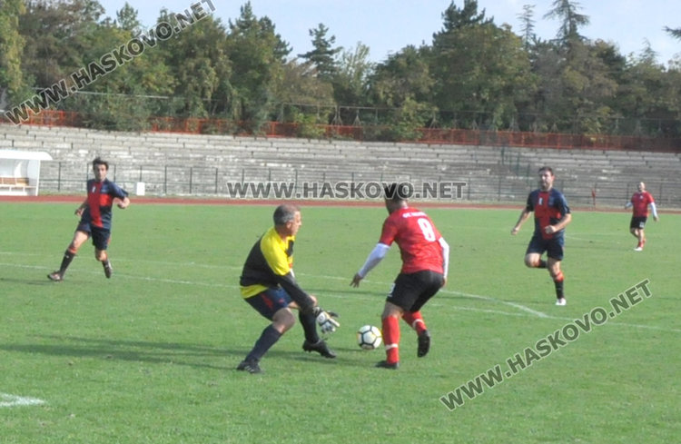 ФК „Хасково 1957“ областен шампион при ветераните, Бабангида с хеттрик