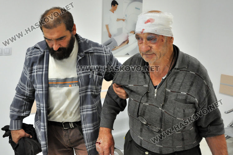 Възрастен мъж пострада при падане от триколка на пътя