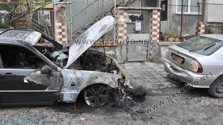 Запасен офицер от Хасково: запалиха ми двете коли тази нощ 