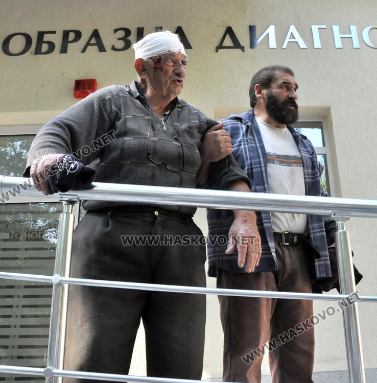 Възрастен мъж пострада при падане от триколка на пътя