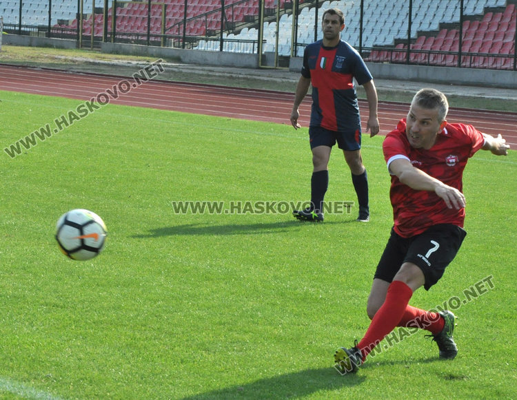 ФК „Хасково 1957“ областен шампион при ветераните, Бабангида с хеттрик