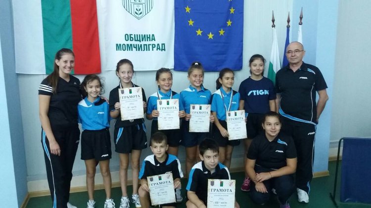 Тенисистките на Момчилград заеха призови места в национален турнир