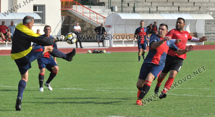 ФК „Хасково 1957“ областен шампион при ветераните, Бабангида с хеттрик