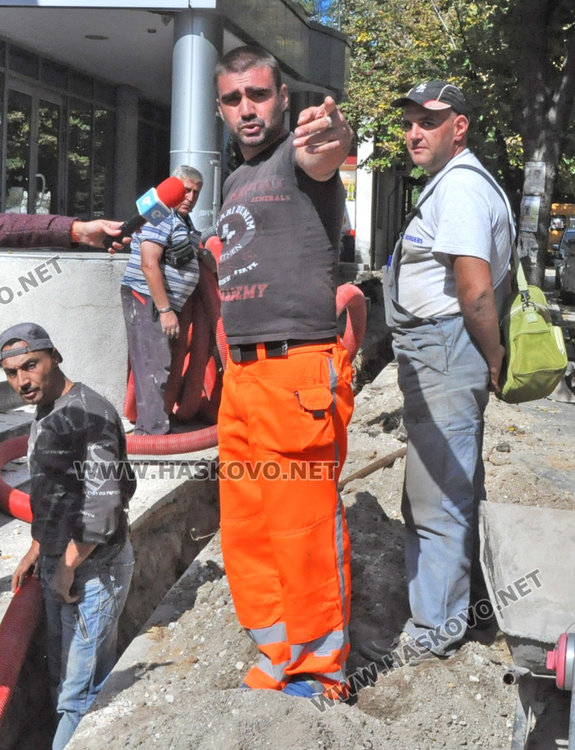 Работници показват къде Сара е нападнала трите жени