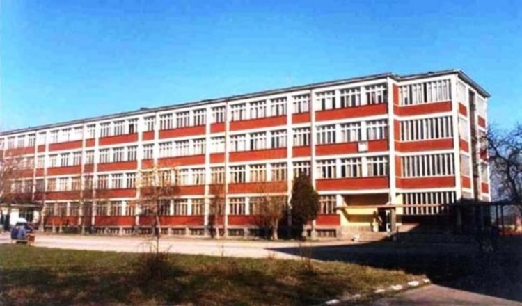 Професионалната гимназия в Димитровград ще бъде ремонтирана, увери министърът на образованието