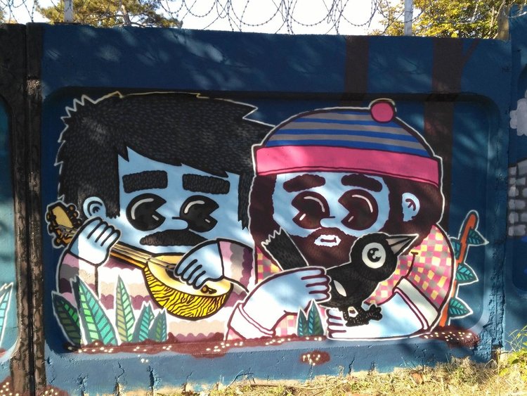 Артисти, художници и деца от Харманли изрисуваха стените на бежанския център