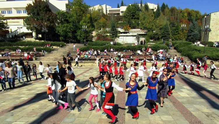 Десетки деца от Смолян и областта се включиха на финала на проекта "Твоят час"