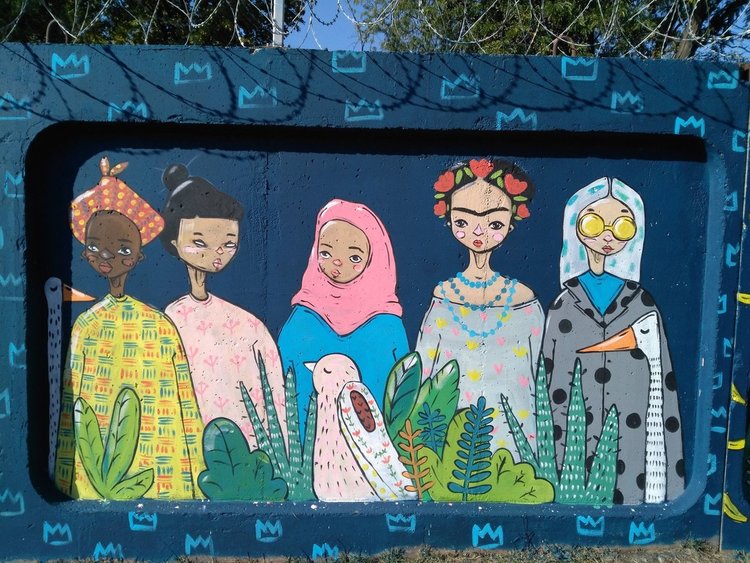 Артисти, художници и деца от Харманли изрисуваха стените на бежанския център