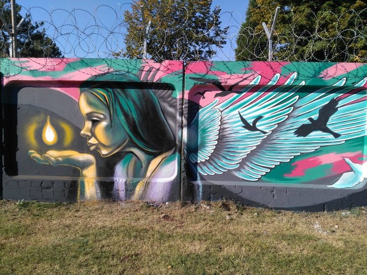 Артисти, художници и деца от Харманли изрисуваха стените на бежанския център