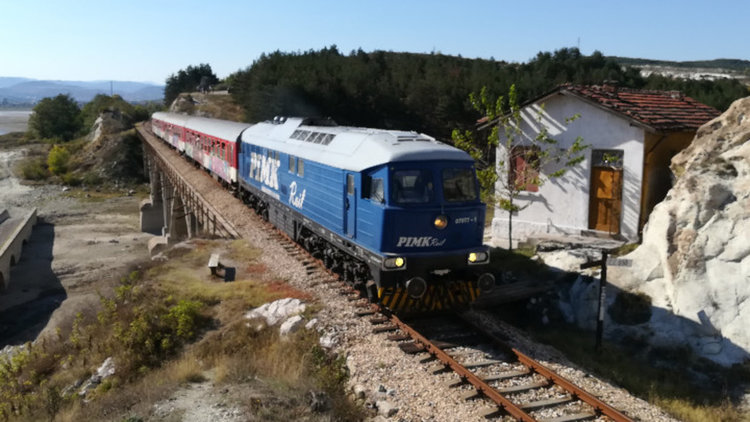 Английски туристи - любители на влаковите пътувания посетиха Източните Родопи