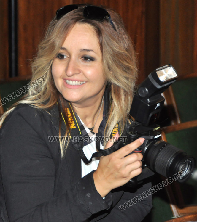  Баби и внуци огласиха читалище „Заря” с песните на Тодор Кожухаров