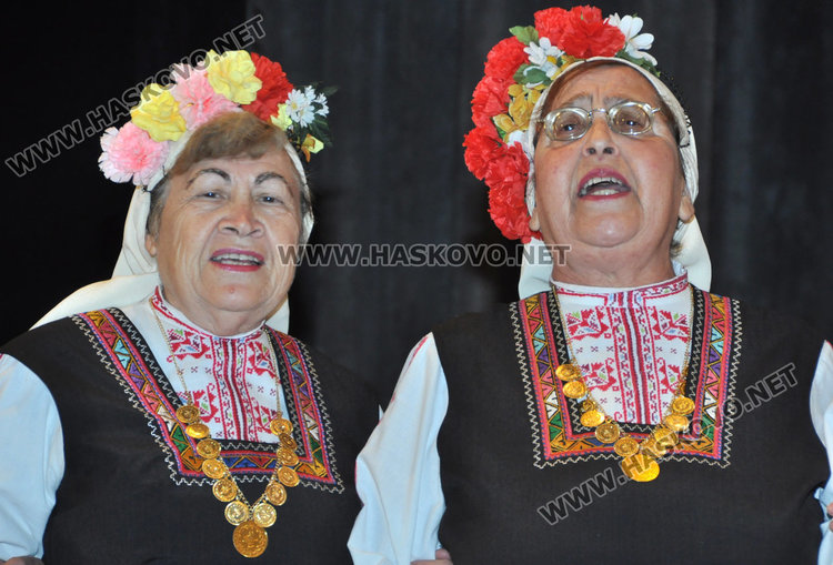  Баби и внуци огласиха читалище „Заря” с песните на Тодор Кожухаров