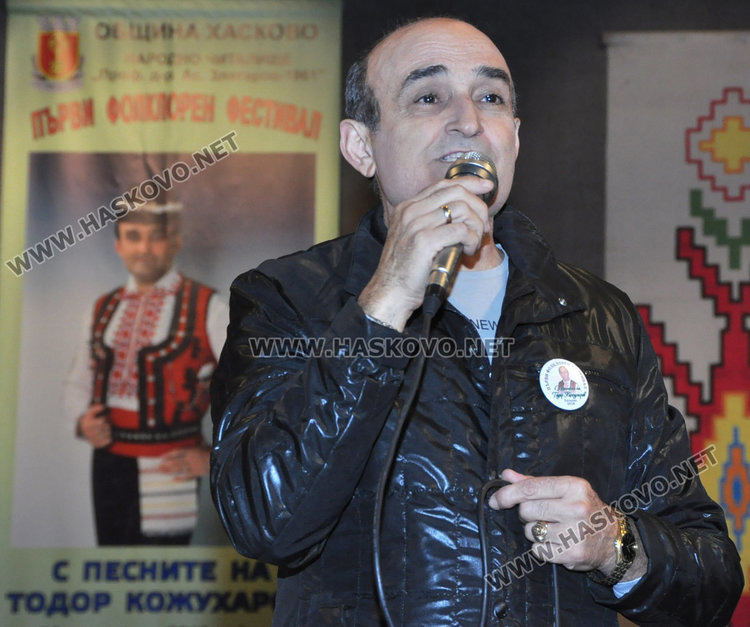  Баби и внуци огласиха читалище „Заря” с песните на Тодор Кожухаров