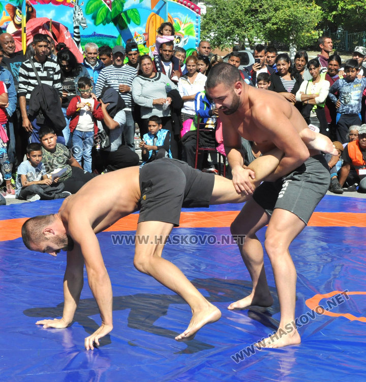 Димитринка Сергеева и Георги Димитров нарамиха агне и теле от борбите в Симеоновград