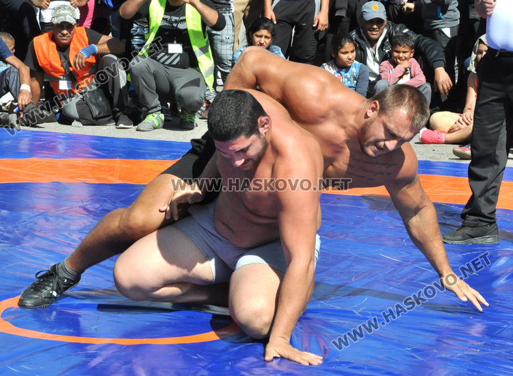 Димитринка Сергеева и Георги Димитров нарамиха агне и теле от борбите в Симеоновград