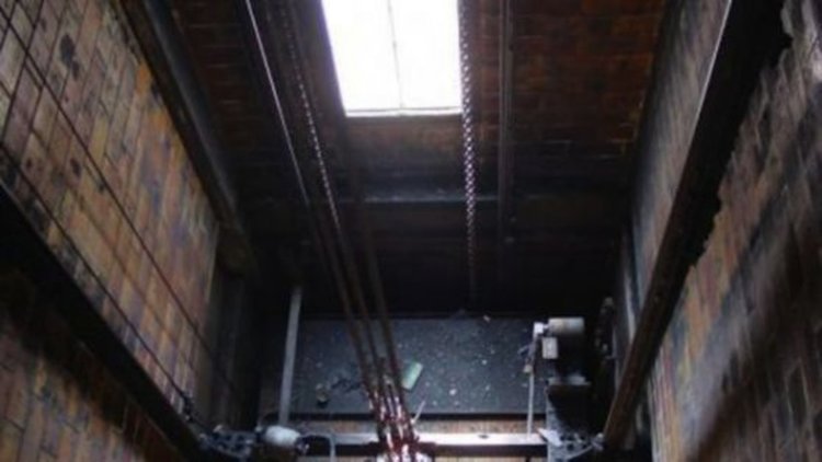 Старец падна в асансьорна шахта в Кърджали и загина на място