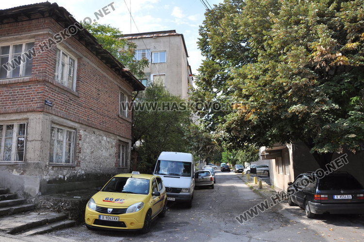 Преди седмица:ул "А.Лешников" със старата табела "Чепино"