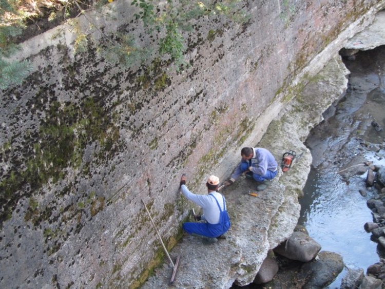 Премахнаха опасен мост в Смолян, с над 300 хил.лв. чистят коритата на реките Черна и Бяла 
