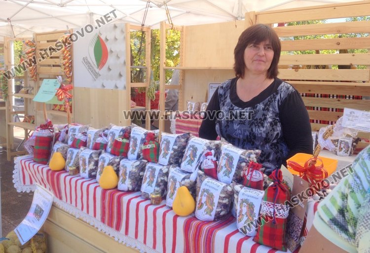 Оригиналният Смилянски фасул се продава с етикет с емблема,но често по сергиите се срещат опаковки с боб менте