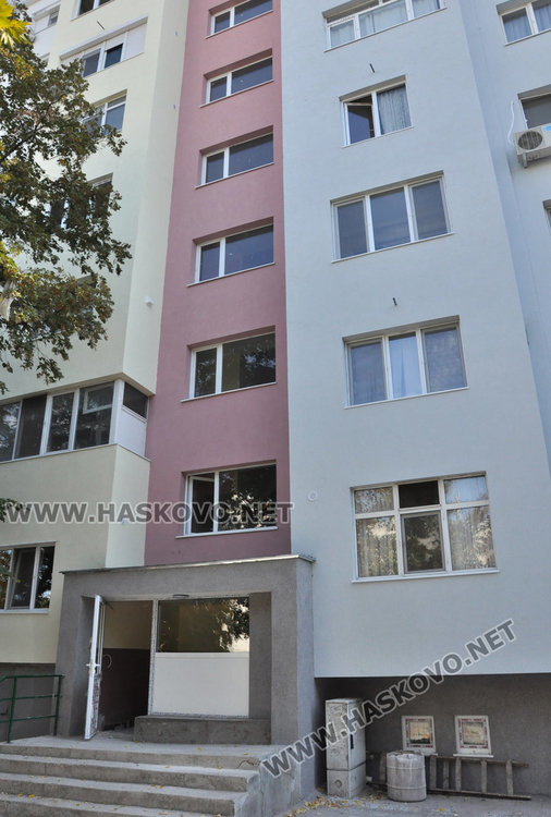 След 1.5 г. саниране, на прага на зимата бл. 34 на „Васил Левски“ още без прозорци 