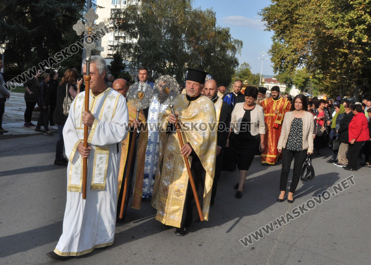 Дядо Киприан донесе чудотворната Богородица от Ананиев в Харманли