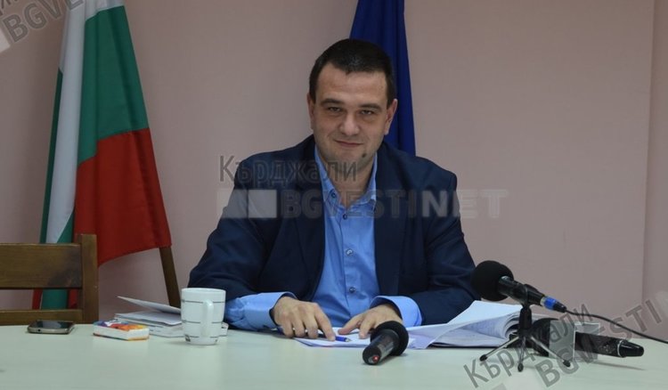 Никола Чанев: Хасан Азис принизи заслугите на Теофана Текелиева и Иванка Овчарова за Кърджали