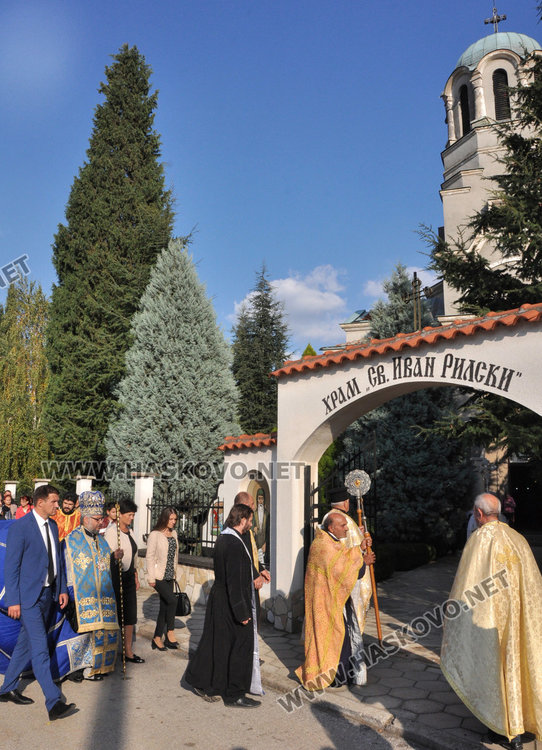 Дядо Киприан донесе чудотворната Богородица от Ананиев в Харманли