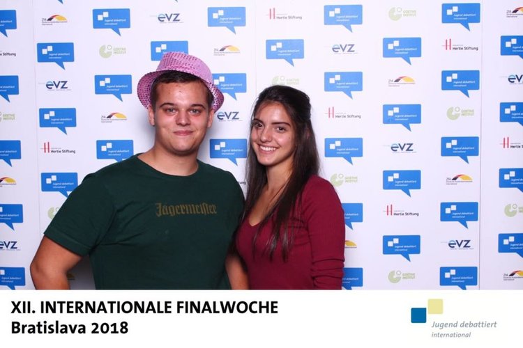 Лия Стамболиева от ЕГ „Христо Ботев“ с блестящо представяне на  Международния финал по дебати на немски език в Братислава