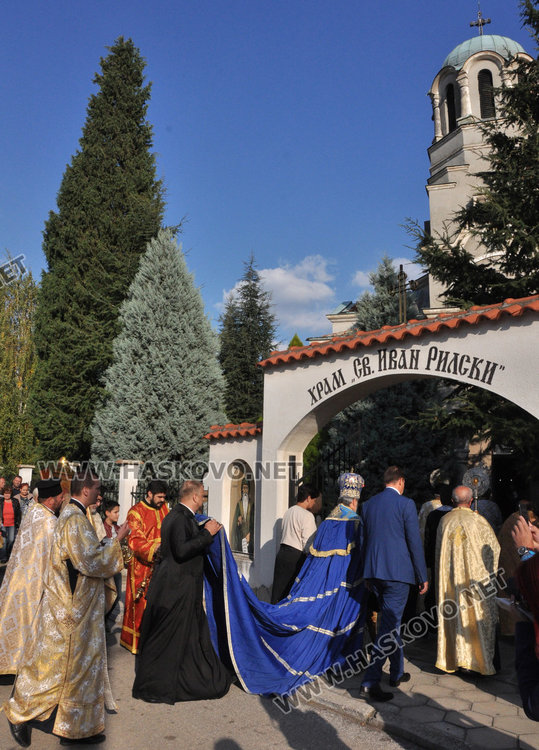 Дядо Киприан донесе чудотворната Богородица от Ананиев в Харманли