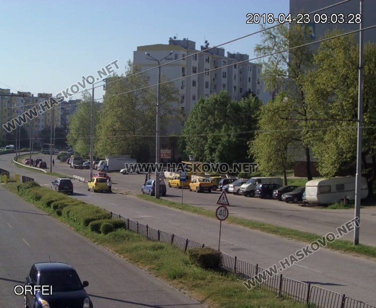 Погнаха такситата, дебнещи клиенти по спирките в Хасково, един глобен