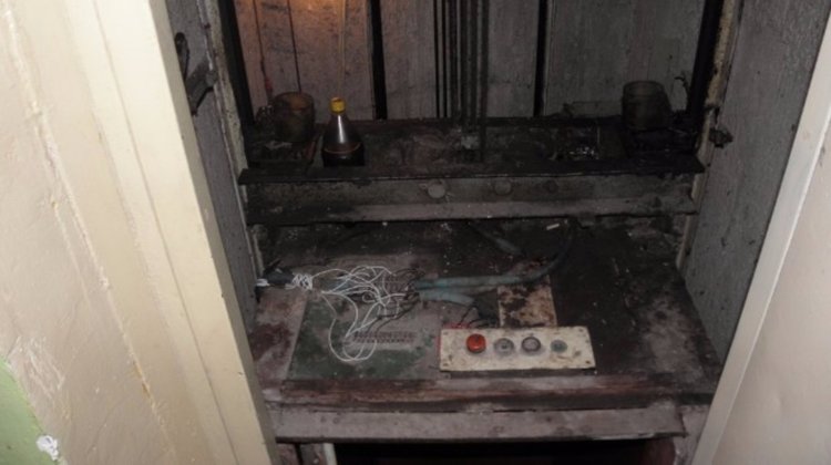 Възрастният мъж, загинал в „Персенк“, опитал сам да се измъкне от заседналия асансьор