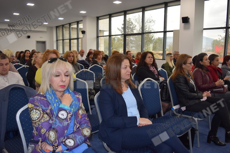 Имаме Национална програма за профилактика на оралните заболявания за децата без аналог в ЕС, представят я в Кърджали