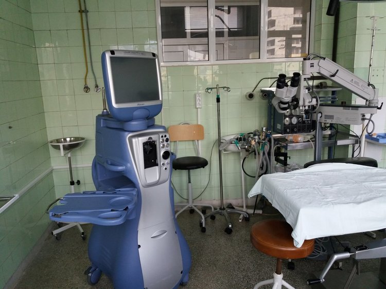 С модерна техника, в смолянската болница премахват перде на очите за 15 минути