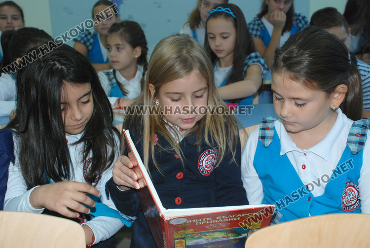 100 нови рицари на знанието положиха клетва в училище „Хр. Смирненски“