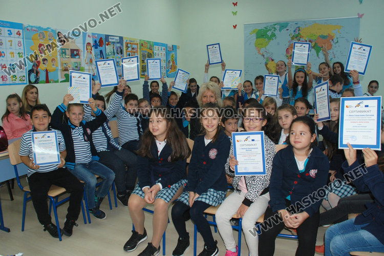 100 нови рицари на знанието положиха клетва в училище „Хр. Смирненски“