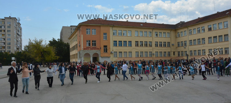 100 нови рицари на знанието положиха клетва в училище „Хр. Смирненски“