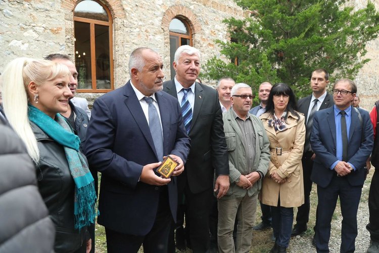 Бойко Борисов провери на място ремонта в Мулдавския манастир и дейностите по разширяването на пътя Пловдив - Асеновград (Видео)