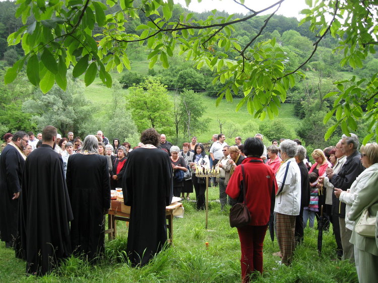 На Петковден архимандрит Висарион ще отслужи молебен в параклис "Св. Петка"