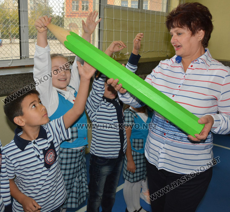 100 нови рицари на знанието положиха клетва в училище „Хр. Смирненски“