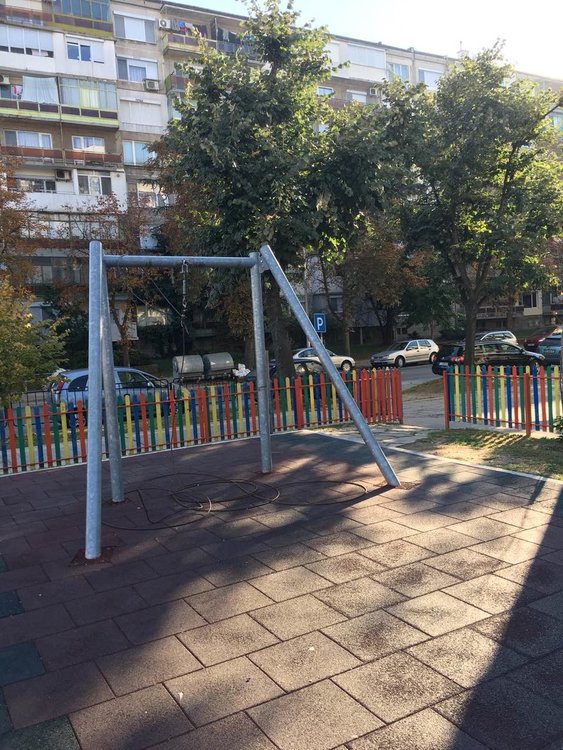 Вандали отново посегнаха на детски площадки в Димитровград