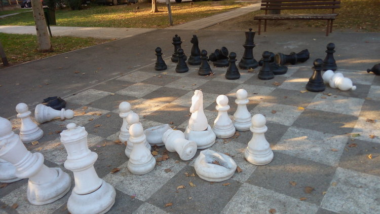 Вандали отново посегнаха на детски площадки в Димитровград