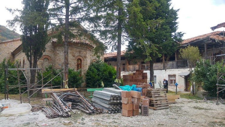 Бойко Борисов провери на място ремонта в Мулдавския манастир и дейностите по разширяването на пътя Пловдив - Асеновград (Видео)