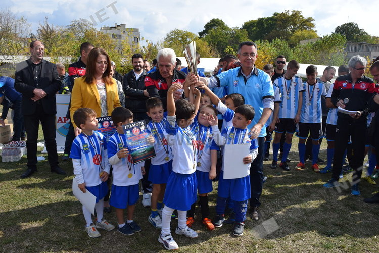 Двеста златни медала за децата на Кърджали, футболна фиеста на стадион „Горубсо”