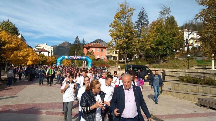 Десетки се включиха в 5 км. преход за Световния ден на ходенето в Смолян
