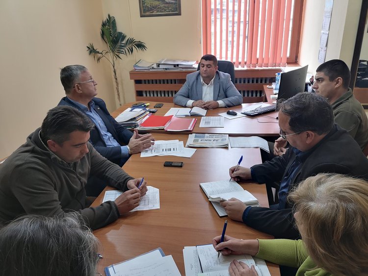 Община и Горско стопанство обсъдиха проблема с дървата за огрев за населението