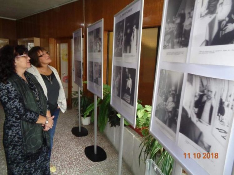 Изложба „Кърджали през обектива. Срещи с изкуството” бе открита в РБ ”Н Й. Вапцаров”